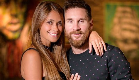 antonella roccuzzo|Lionel Messi and Antonela Roccuzzos Relationship。